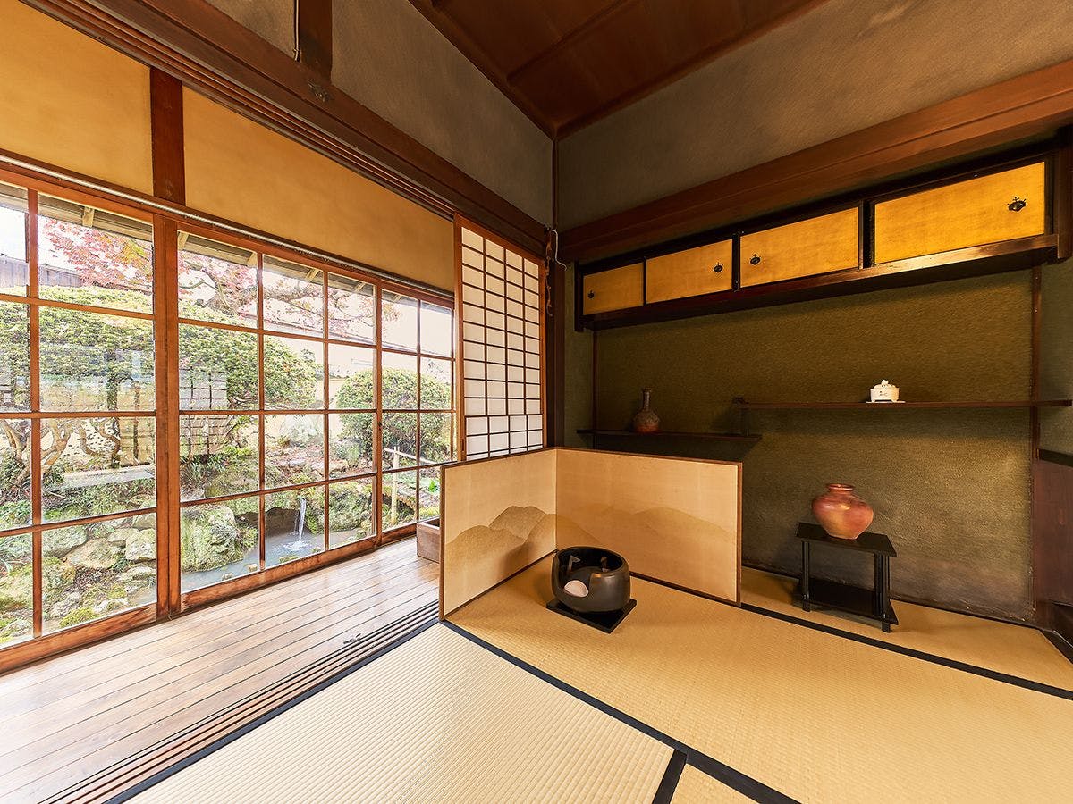 Himeji Castle’s back parlor-like　400-year-old inn ”Tetsu-juro”（former Oguni’s residence)