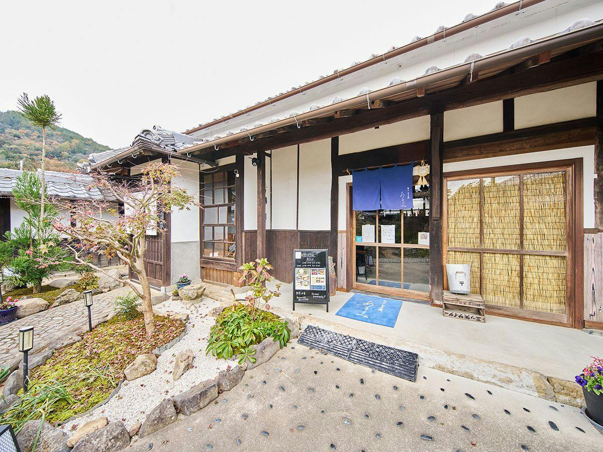Himeji Castle’s back parlor-like　400-year-old inn ”Tetsu-juro”（former Oguni’s residence)