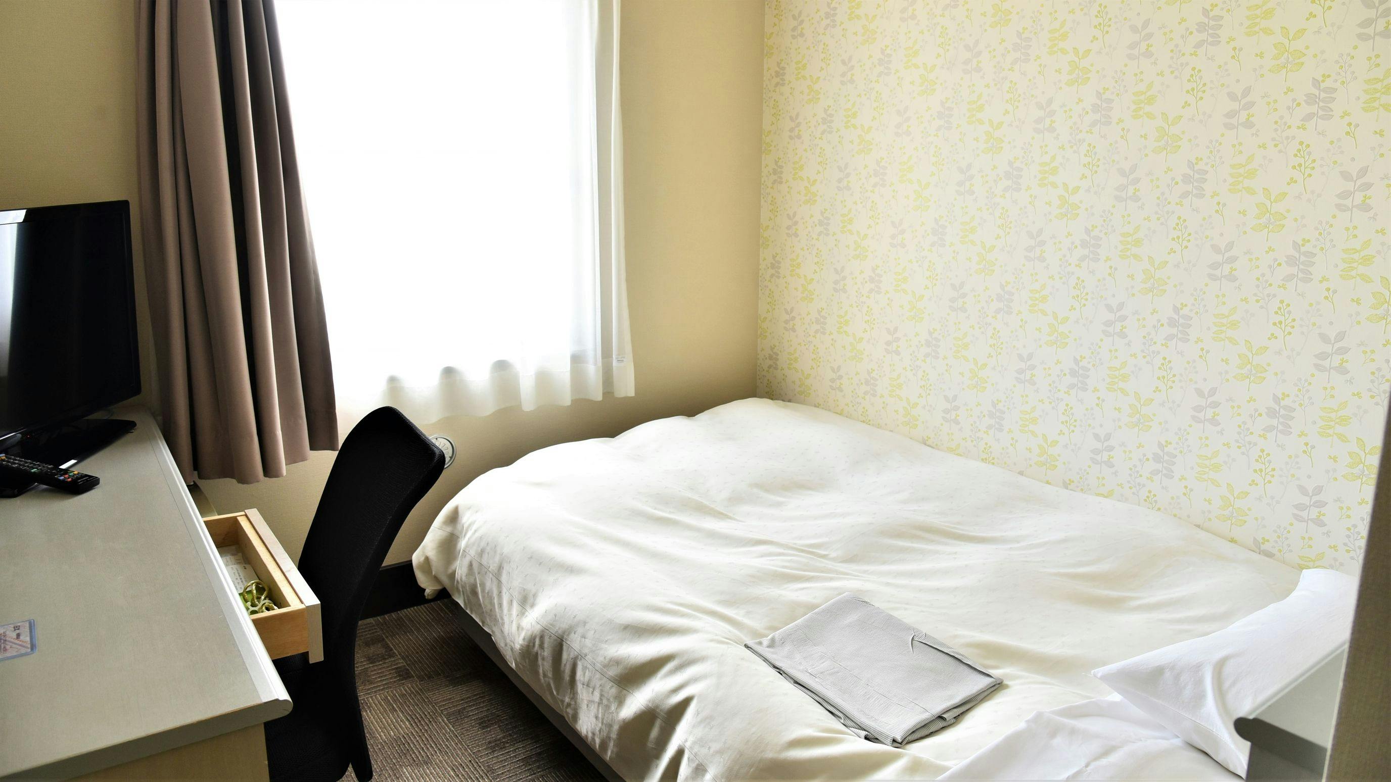 Hotel Abyss Matsuyama, Kencho-mae