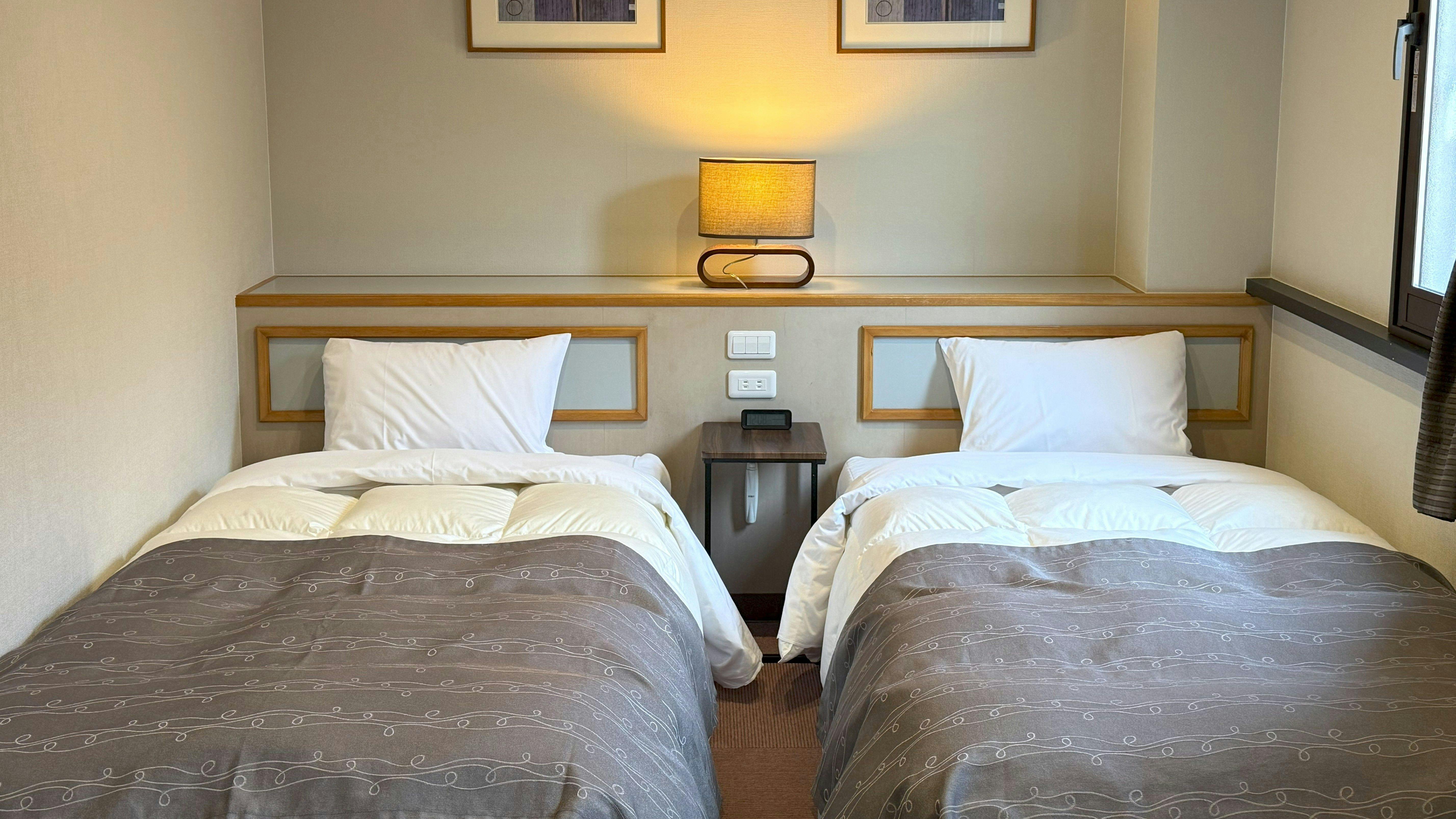 ห้องพักเตียงคู่ A (สูบบุหรี่) ที่กว้างขวางและผ่อนคลาย