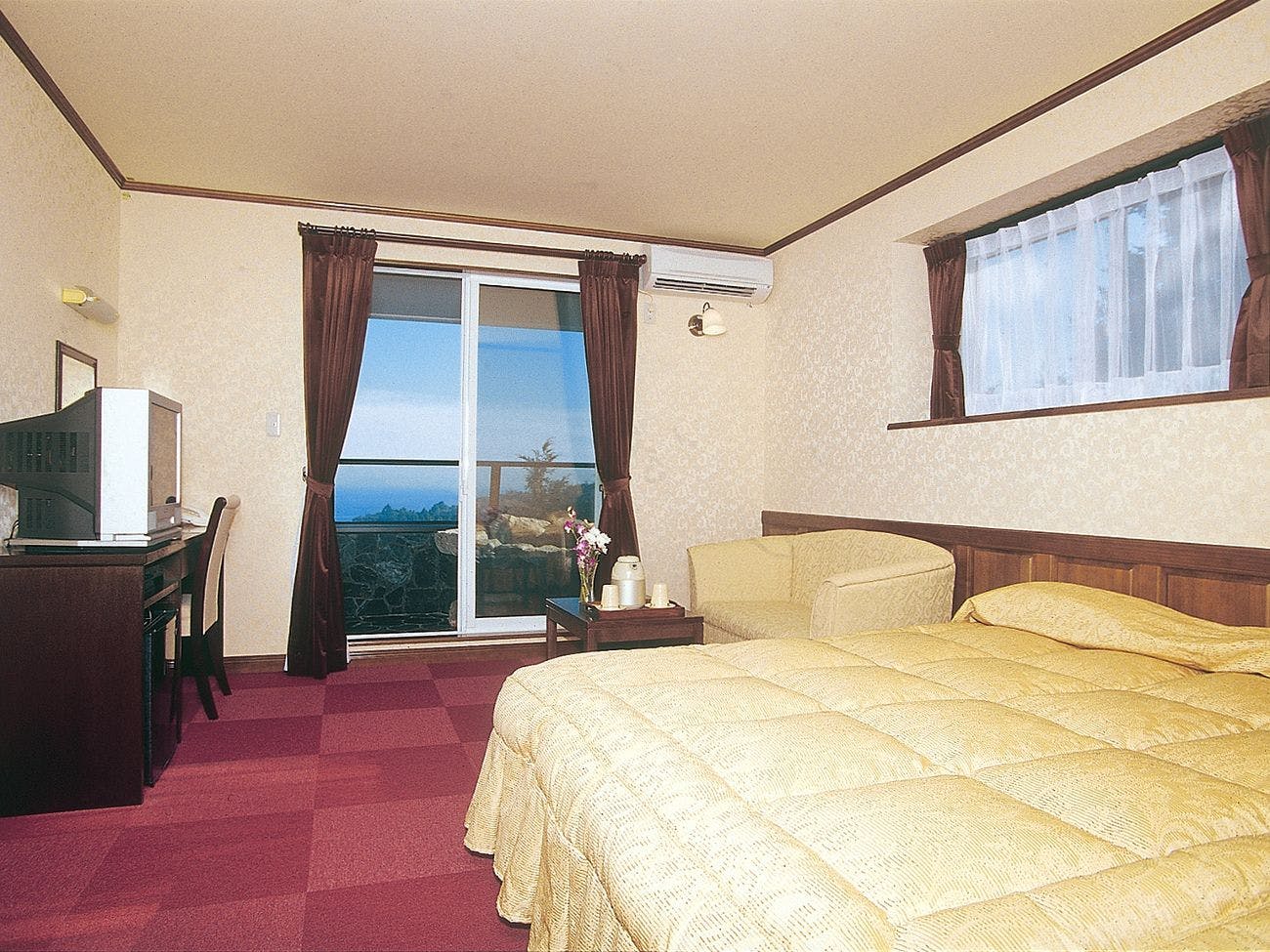 객실 예시 (디럭스 더블/노천탕 포함)