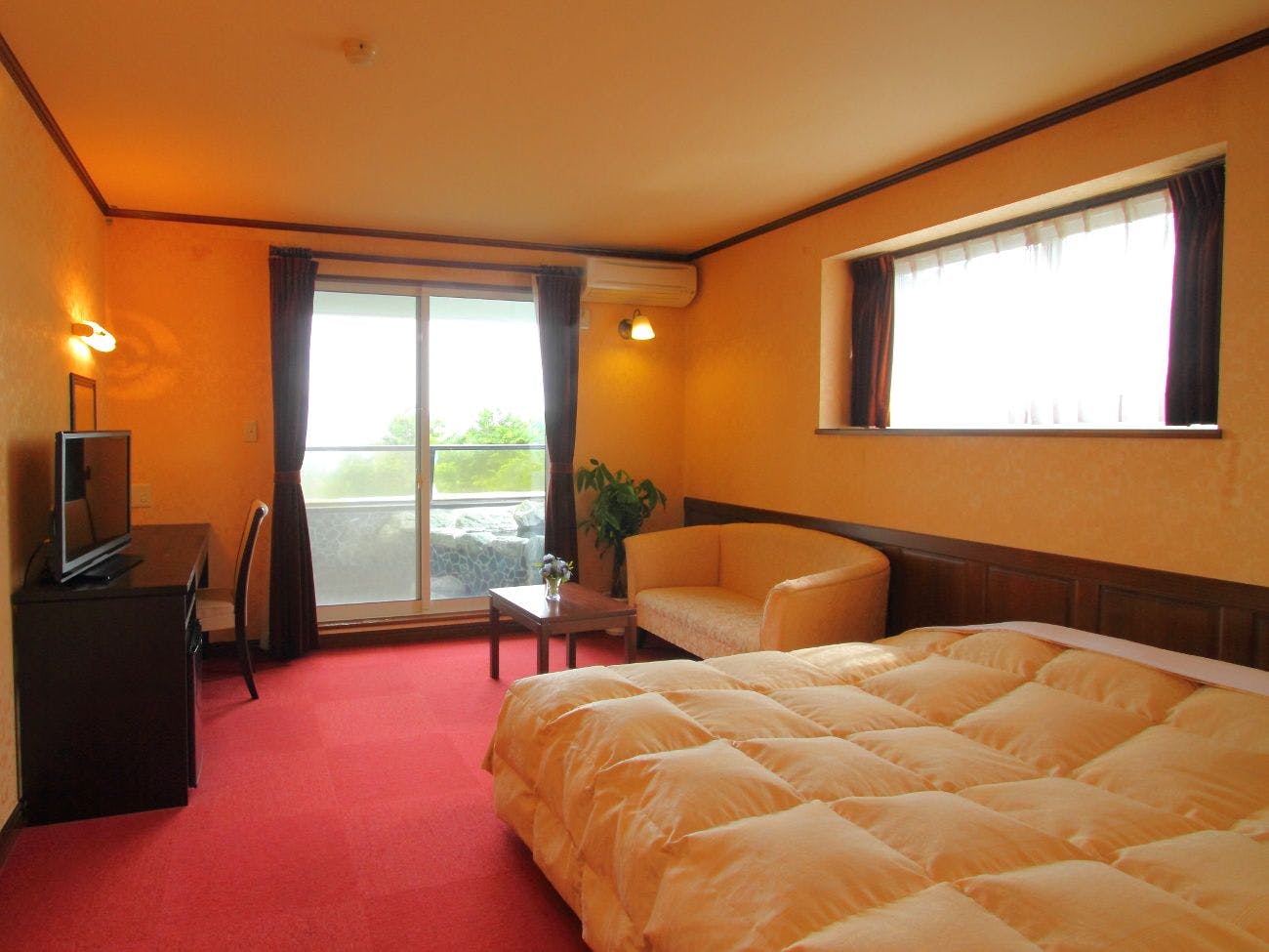 객실 예시 (디럭스 더블/노천탕 포함)