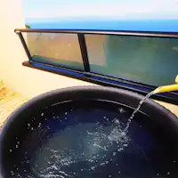 객실 노천탕 예시 (도자기 욕조)