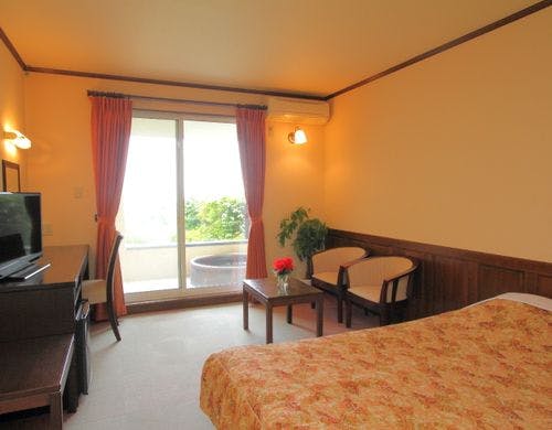 客室一例（ダブルベッド／露天風呂付）