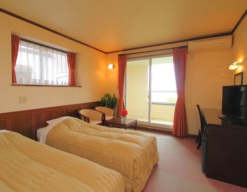 客室一例（ツインベッド）