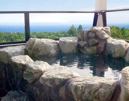 客室露天風呂一例（岩／デラックスダブル）