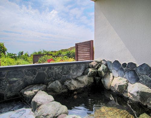 客室露天風呂一例（桧風呂）