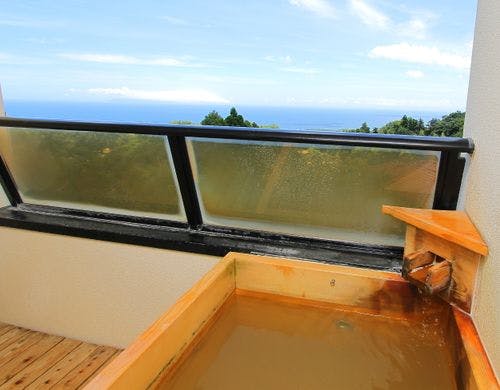 客室露天風呂一例（陶器風呂）