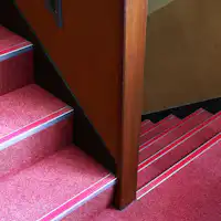 【관내】각 층으로 이동할 때 계단.