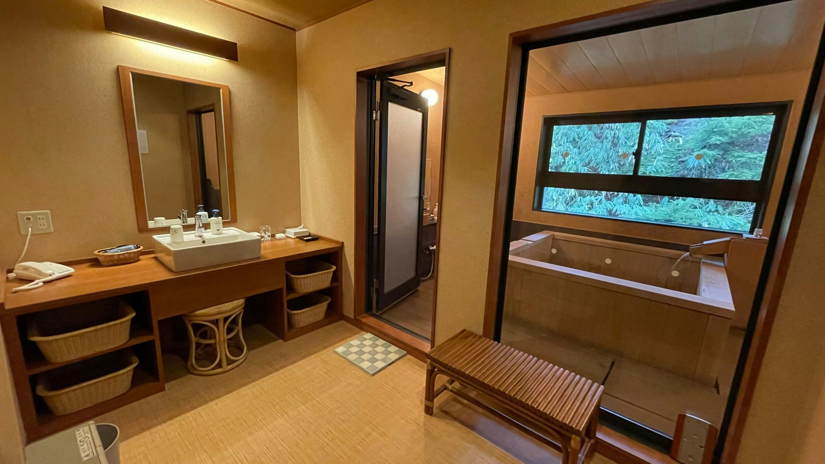 ห้องเปลี่ยนเสื้อผ้า Shirabiso