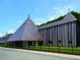 Ｂ・Ｂ・Ｃ長湯　長期滞在施設と林の中の小さな図書館