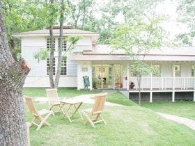 Ｂ・Ｂ・Ｃ長湯　長期滞在施設と林の中の小さな図書館