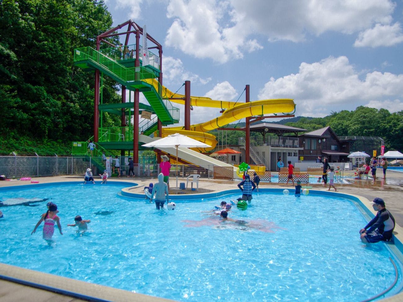 สระว่ายน้ำหมู่บ้านท่องเที่ยวเยาวชน