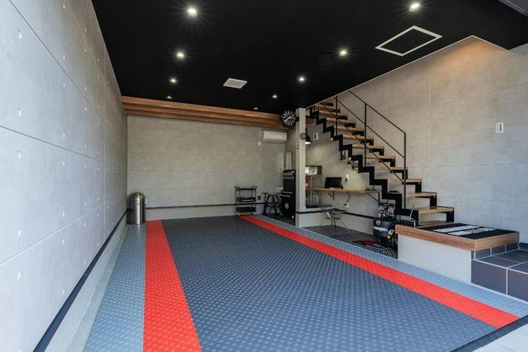 Garage House Hotel ISHIUCHI BASE