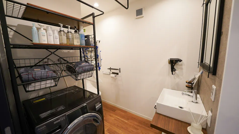 Garage House Hotel ISHIUCHI BASE