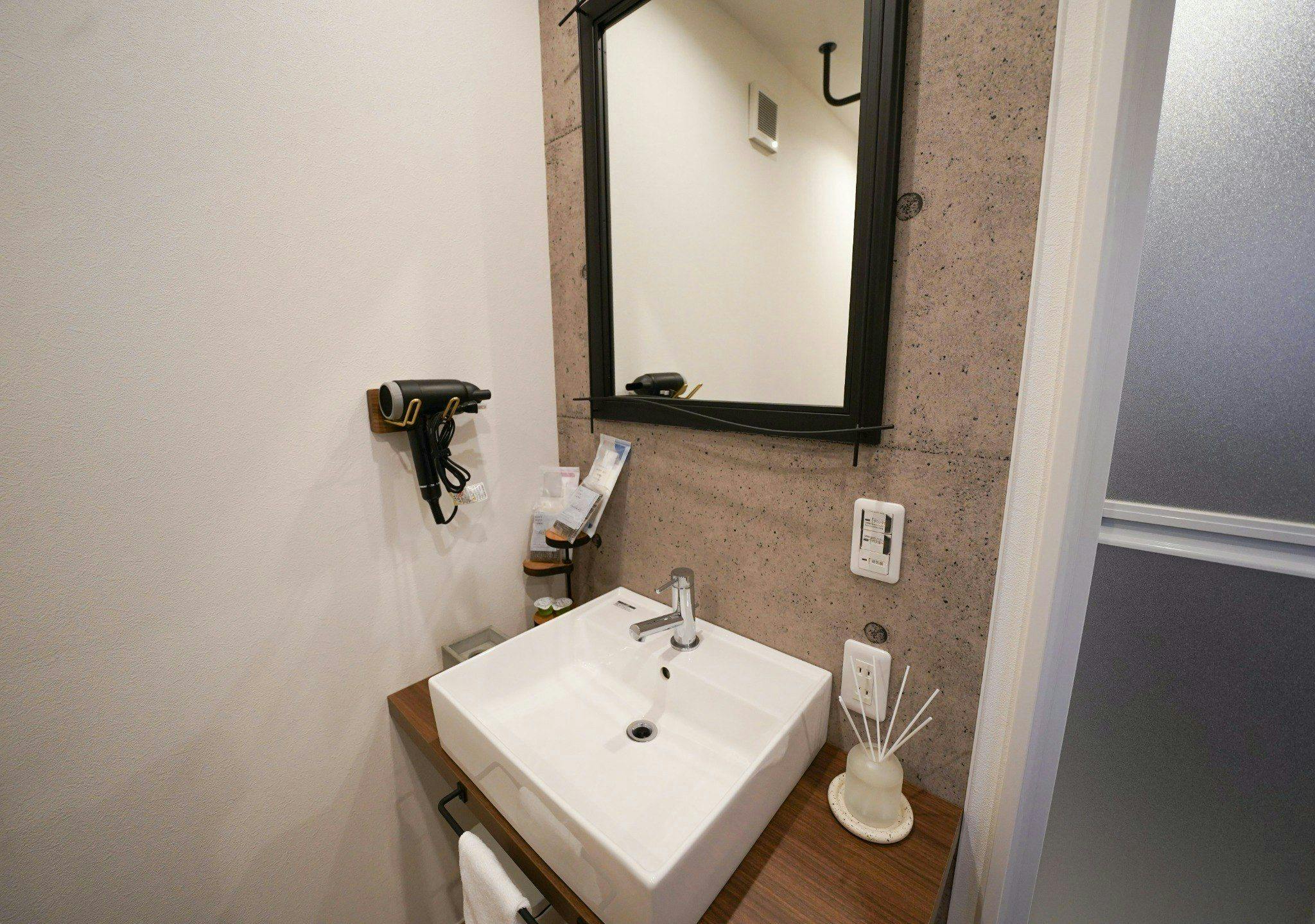 Garage House Hotel ISHIUCHI BASE