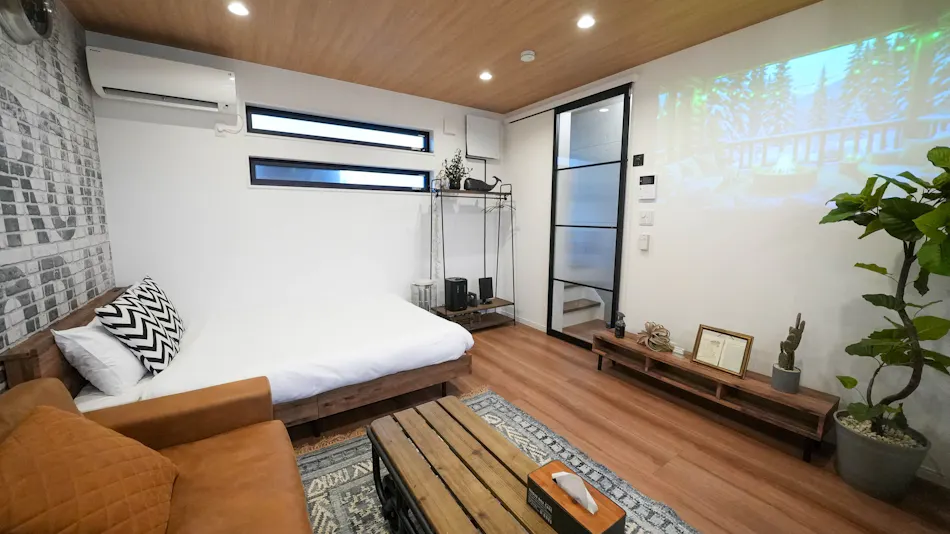 Garage House Hotel ISHIUCHI BASE