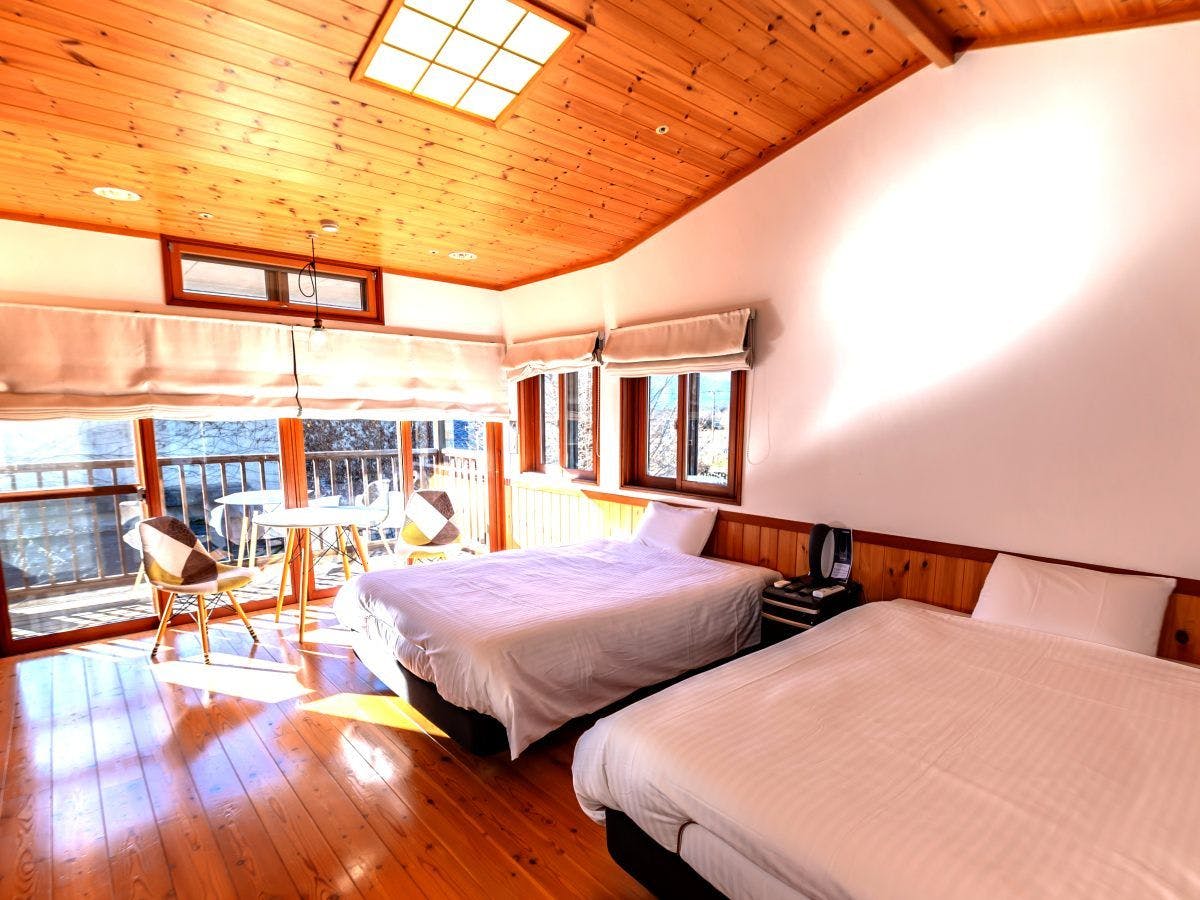 ห้องพักที่โอบล้อมด้วยความอบอุ่นของไม้