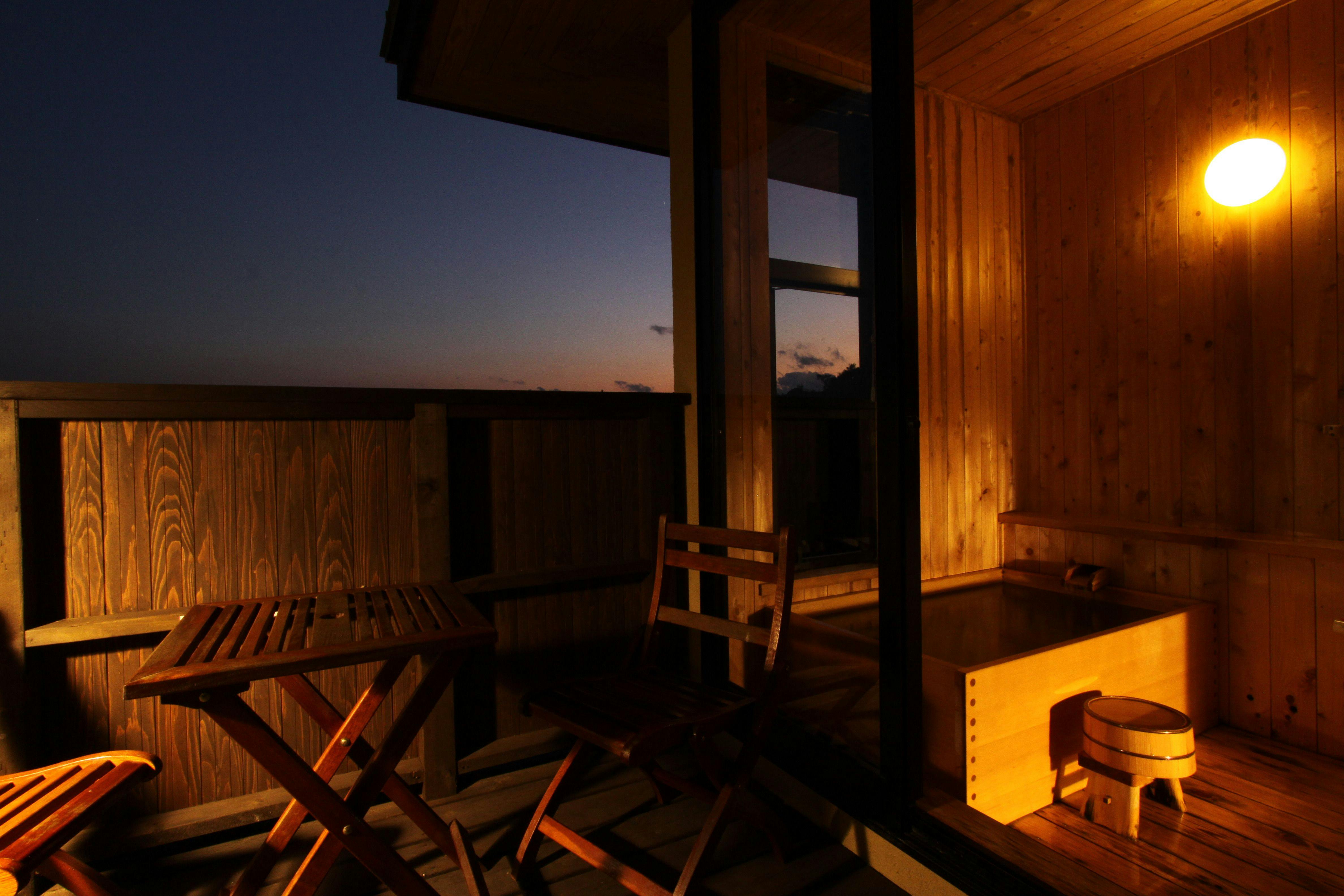 น้ำพุร้อนส่วนตัวพร้อมวิว (ทิวทัศน์ยามเย็น)