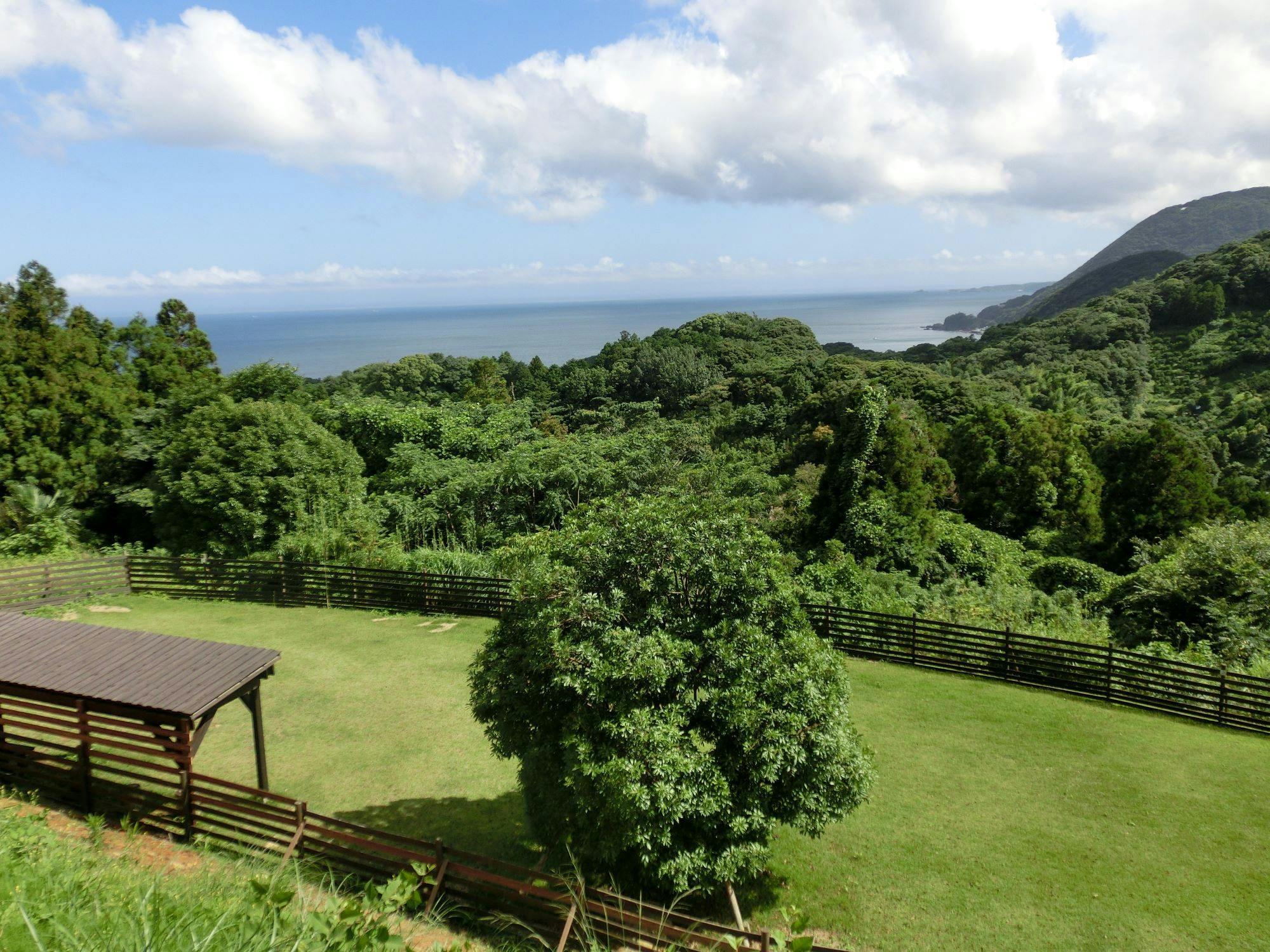 ลานวิ่งเล่นสำหรับสุนัขริมทะเล "วังโกะ ฮิโรบะ"