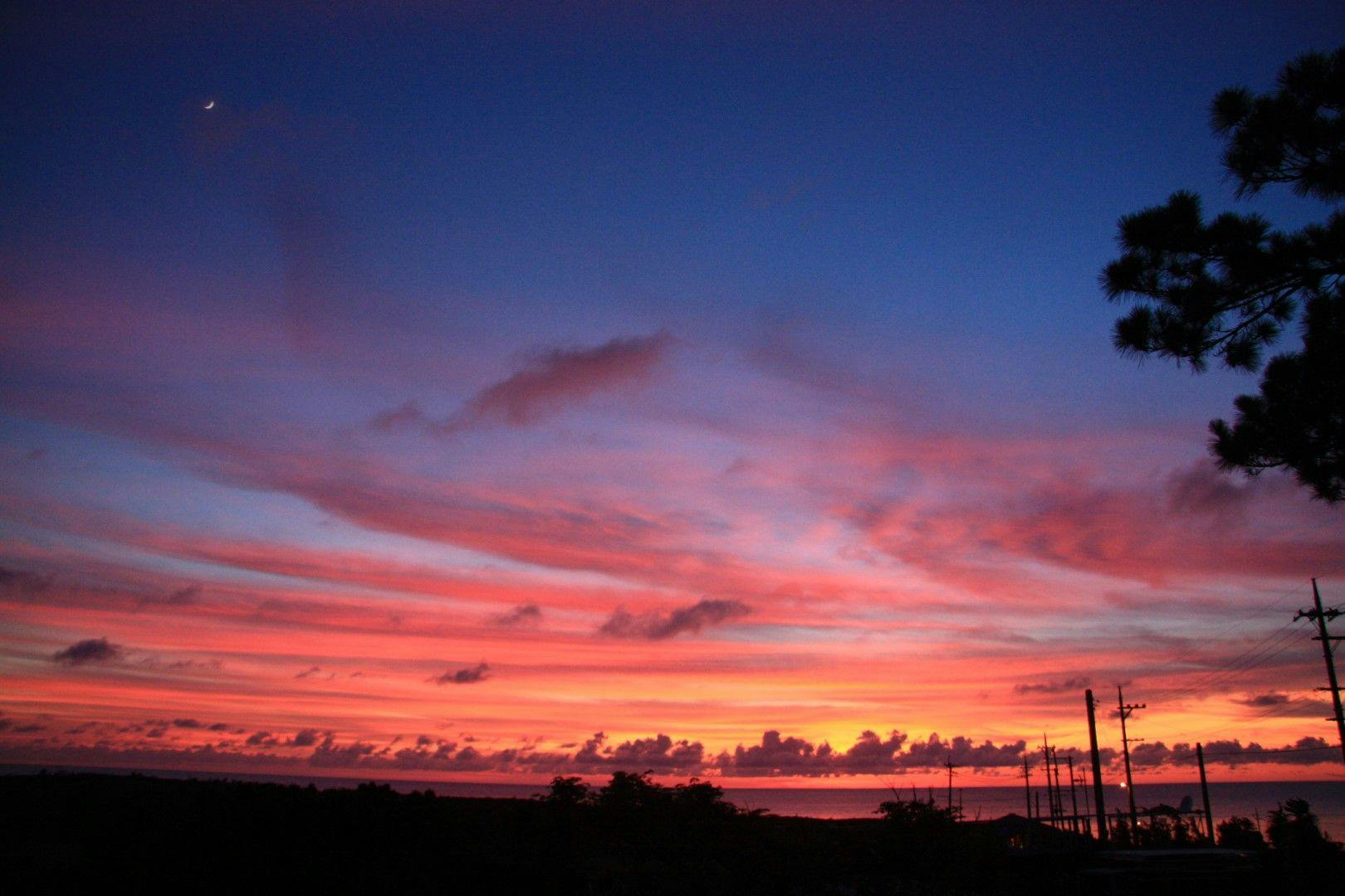 Matahari terbenam yang megah