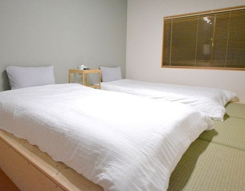 シングルベッド2台の寝室です。