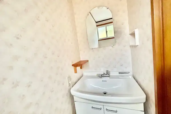 ห้องพักแต่ละห้องมีอ่างล้างหน้า