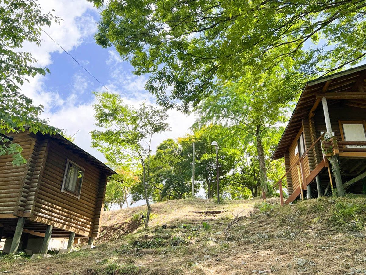 写真：コテージ＆バーベキュー上の台緑の村