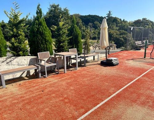 テニスコート内　ベンチ