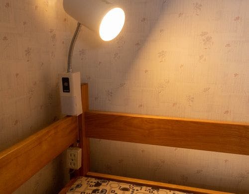 ドミトリーはランプとコンセント完備