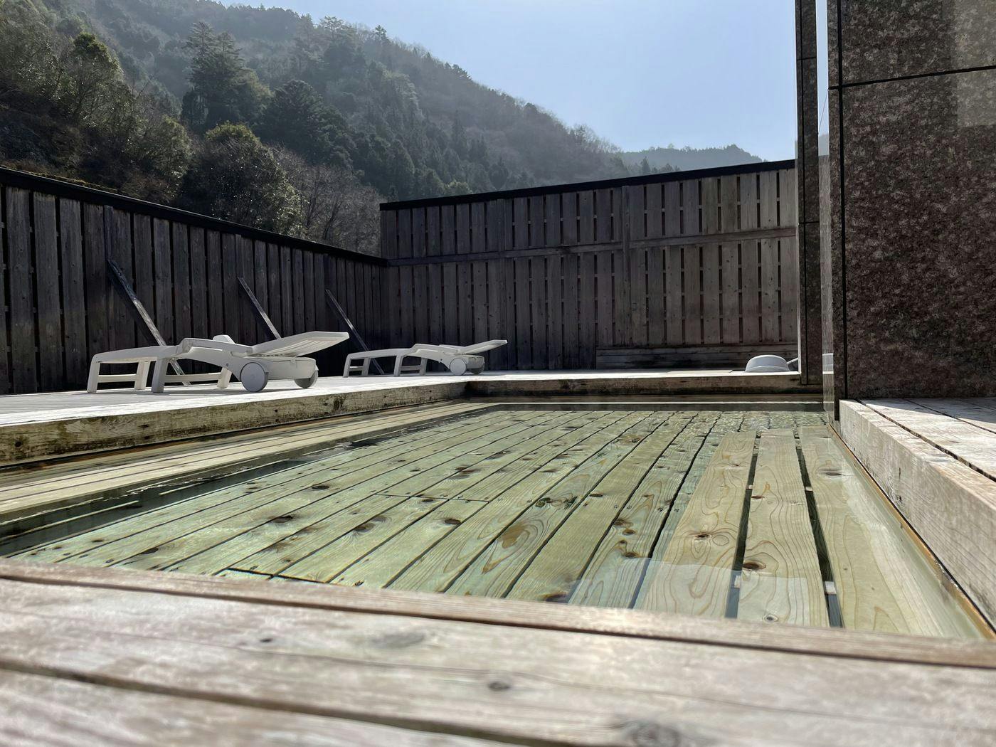 Kolam mandi air panas terbuka