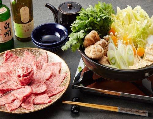 すき焼きの食材一例。お酒は付きません。