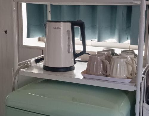 冷蔵庫、電子レンジ、電気ケトル