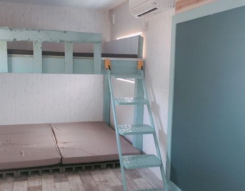 大型ロフトベッドと黒板