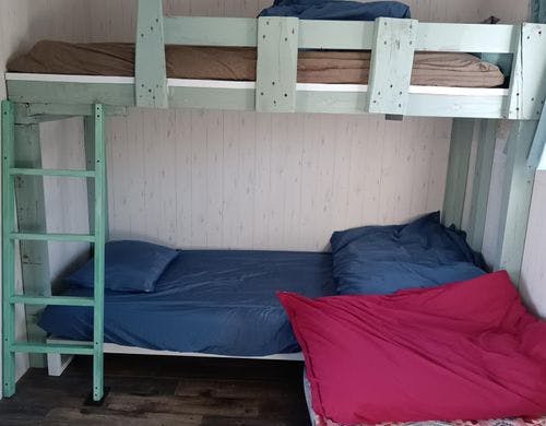 Sunコテージ内の2段ベッド