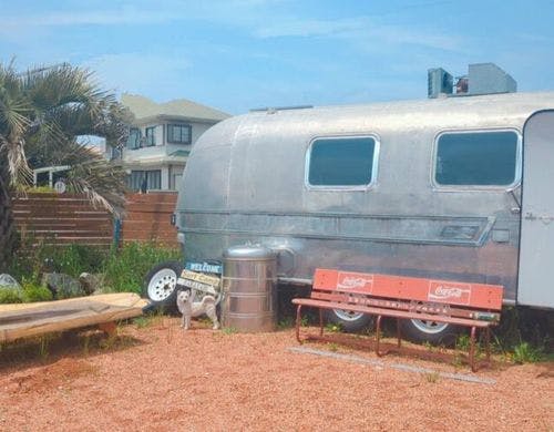 エアストリームが目印の管理棟