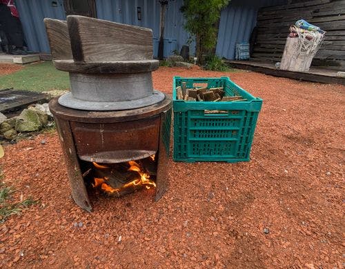 ごはん釜で昔ながらのごはん炊き