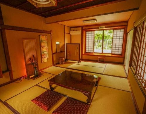 2階共用バルコニー付和室