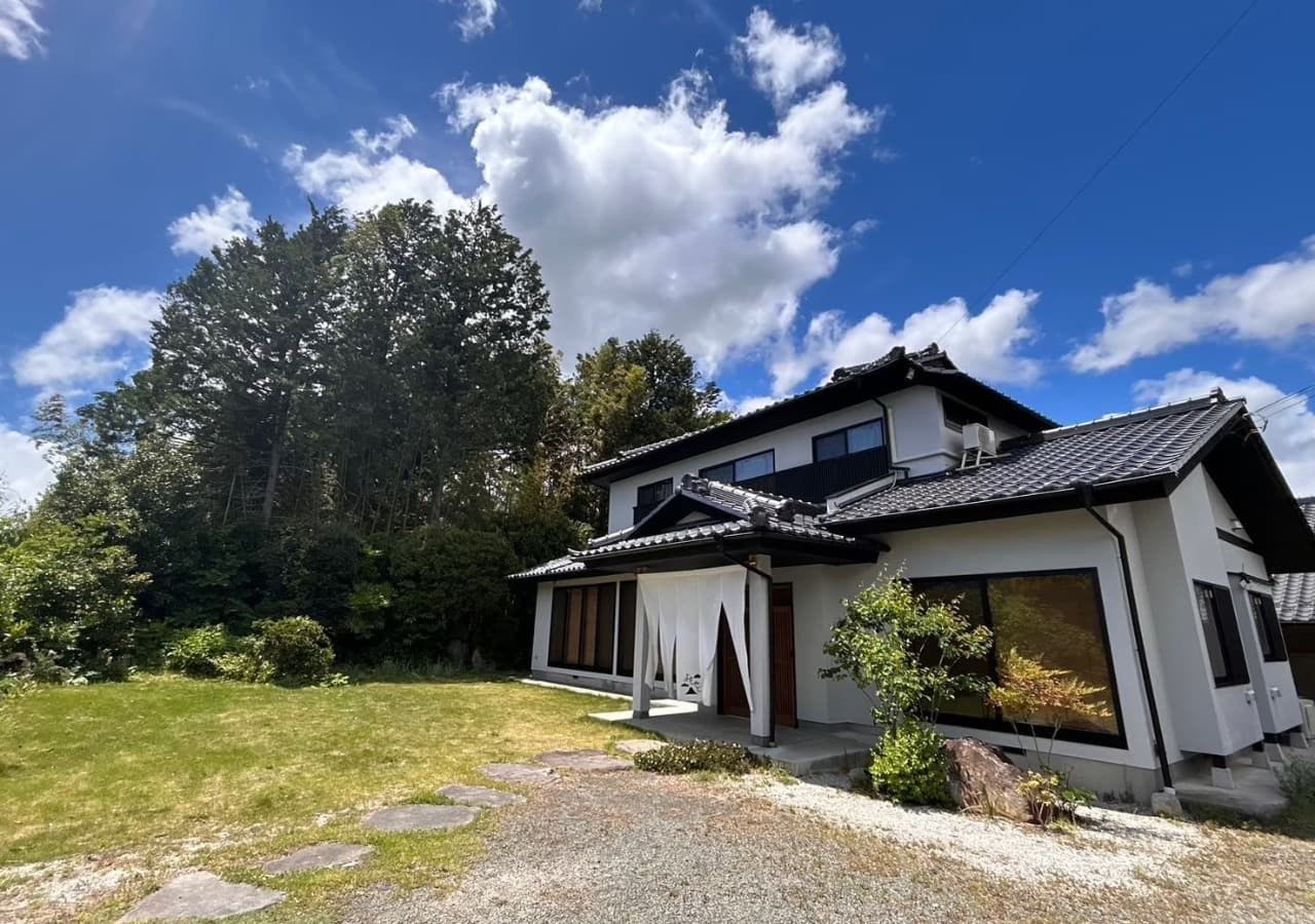 山梨県北杜市の一棟貸し宿「よもやど」&nbsp;施設全景