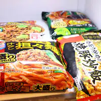 ภายในอาคาร◆ชั้น 1 มีอาหารแช่แข็งหลากหลายชนิดให้บริการแบบมีค่าใช้จ่าย*