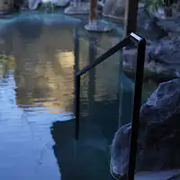 Pegangan di Pemandian Air Panas Terbuka