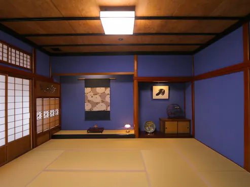 【군청의 방】