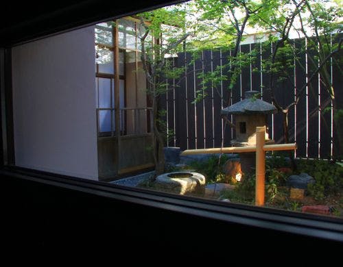 【群青の間】外の庭の風景