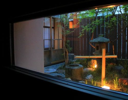 【群青の間】外の庭の風景