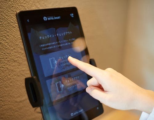 無人チェックイン端末