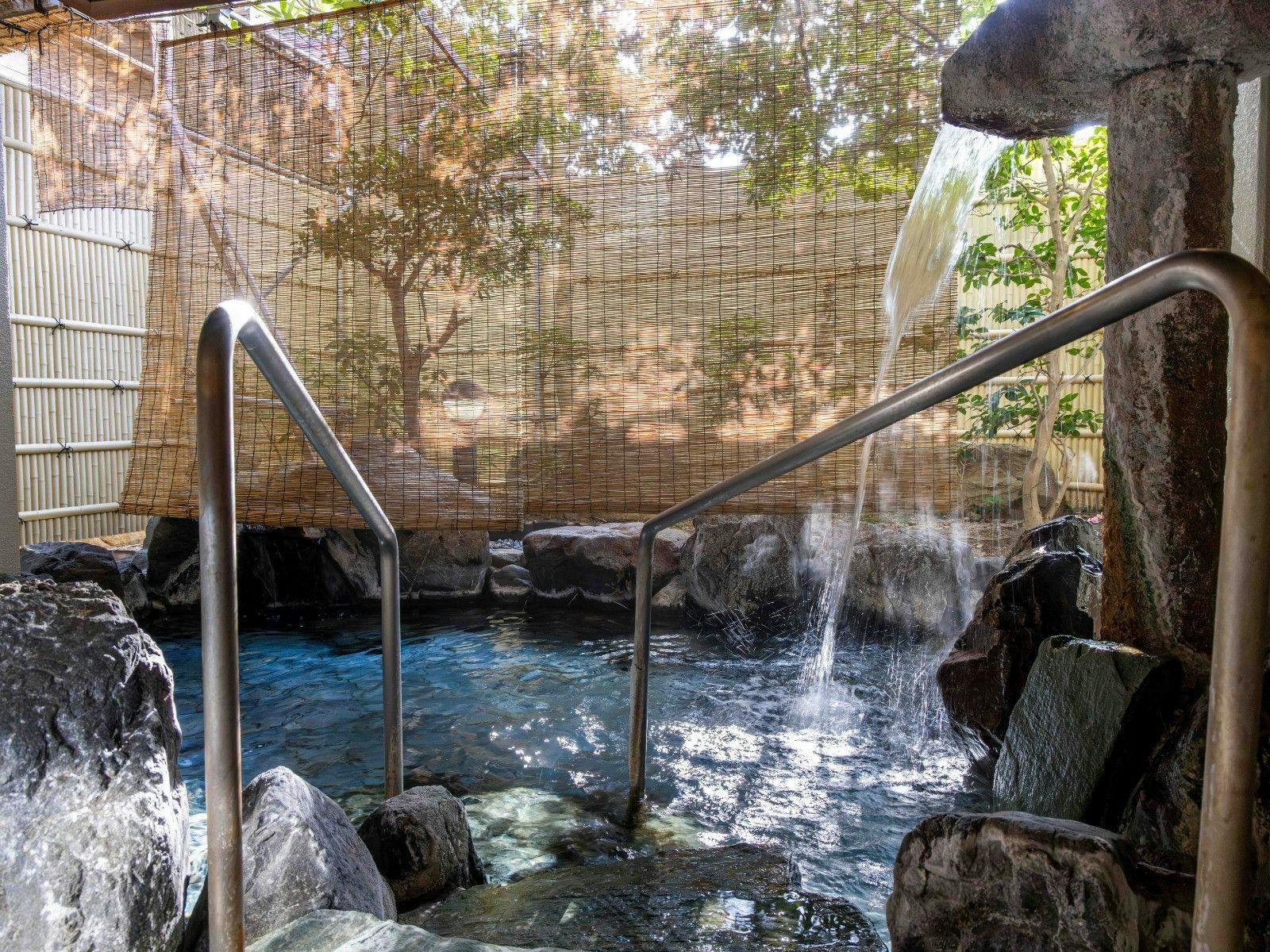 บ่อน้ำพุร้อนในร่ม・น้ำพุร้อนธรรมชาติยูฮิงะอุระ