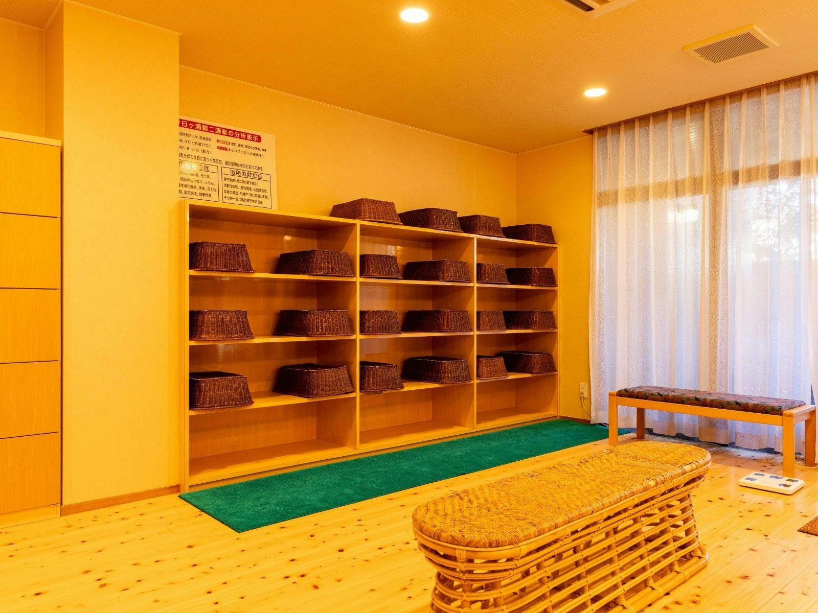 Pemandian dalam ruangan・Mata air panas alami Yuhigaura Onsen Ruang ganti pakaian
