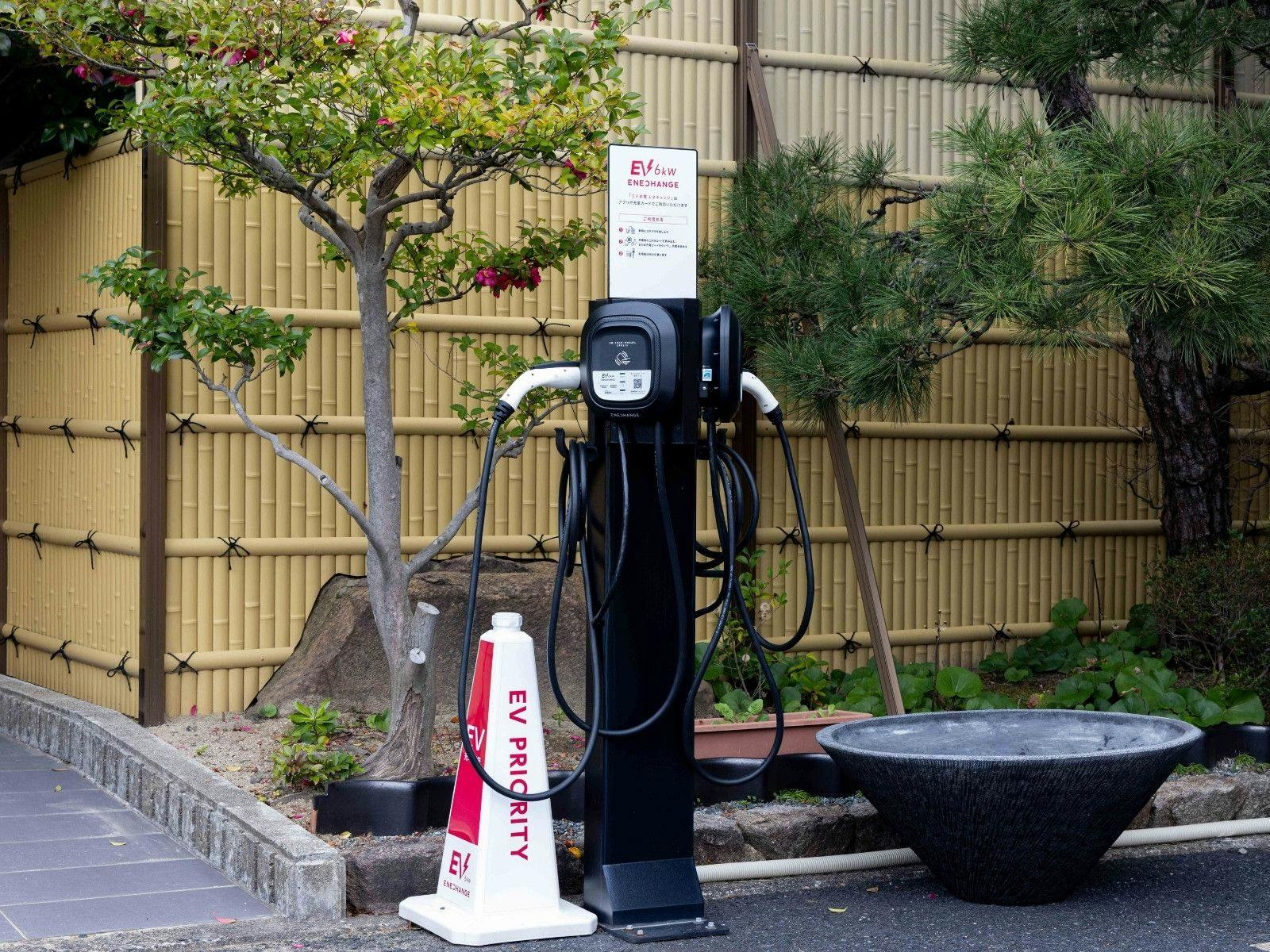 Fasilitas pengisian daya kendaraan listrik