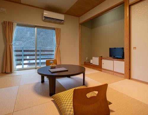 【和室】畳敷きの和室で伝統美と寛ぎを体感