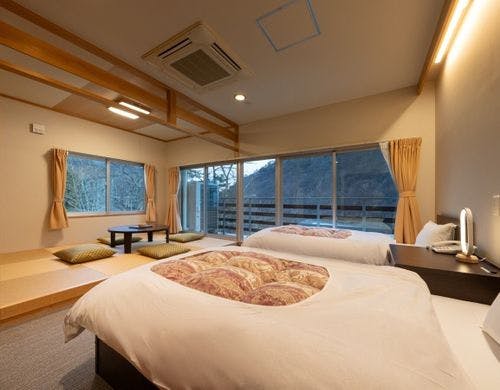 【和洋室】季節ごとに色鮮やかな景色を